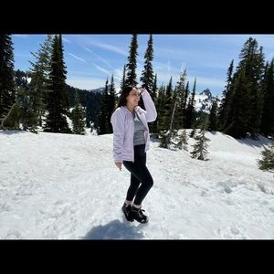 Meet your Posher, Jackeline